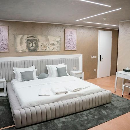 Hotel Pernoca Durres Bagian luar foto