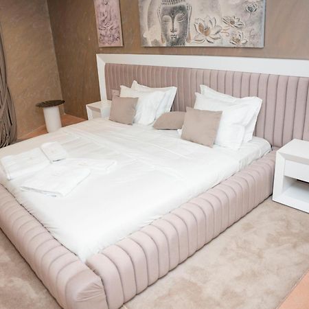 Hotel Pernoca Durres Bagian luar foto