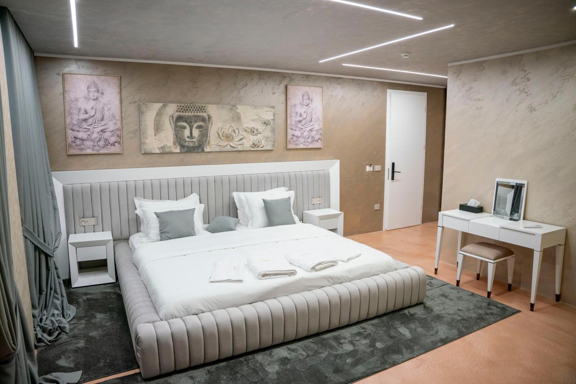Hotel Pernoca Durres Bagian luar foto