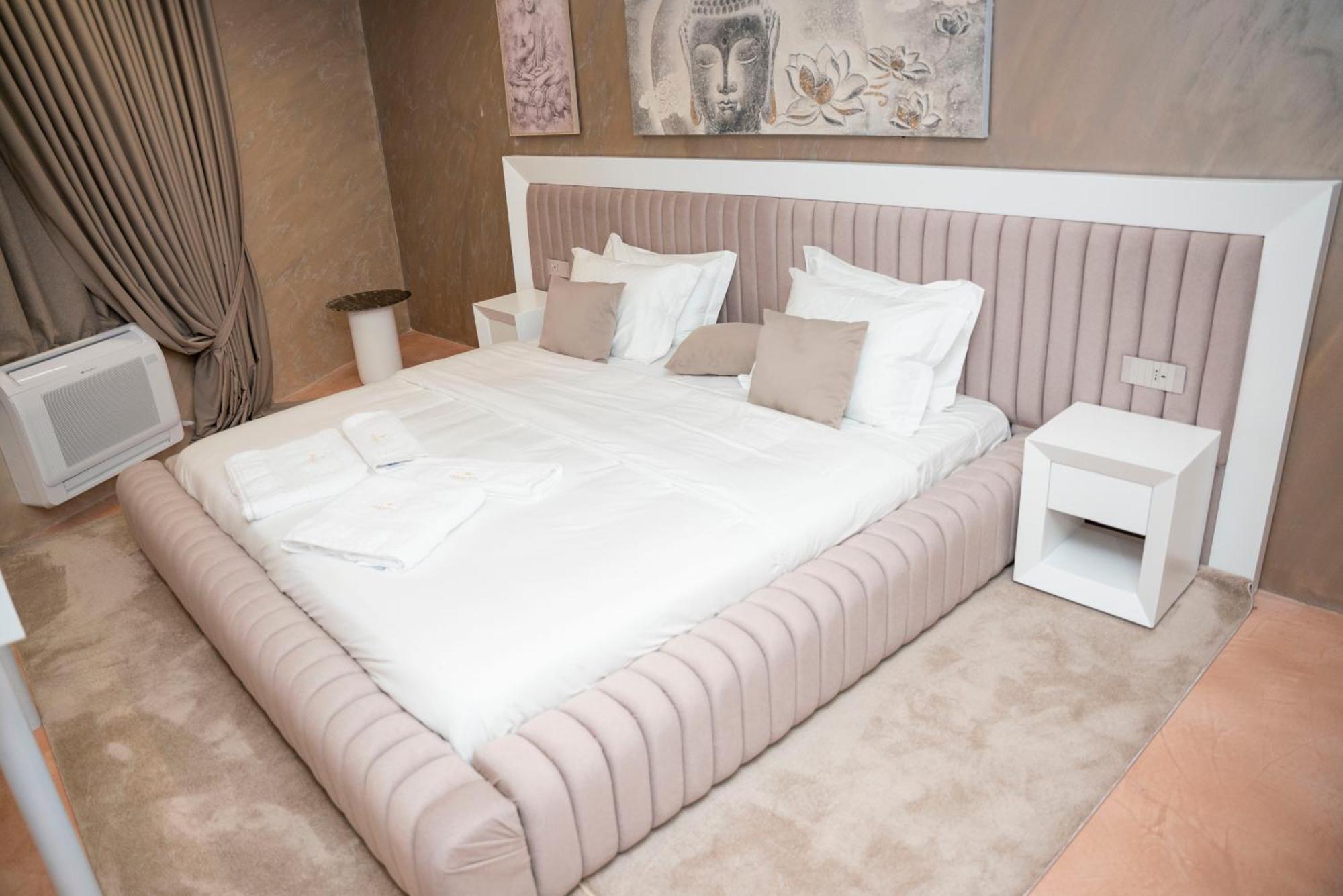 Hotel Pernoca Durres Bagian luar foto
