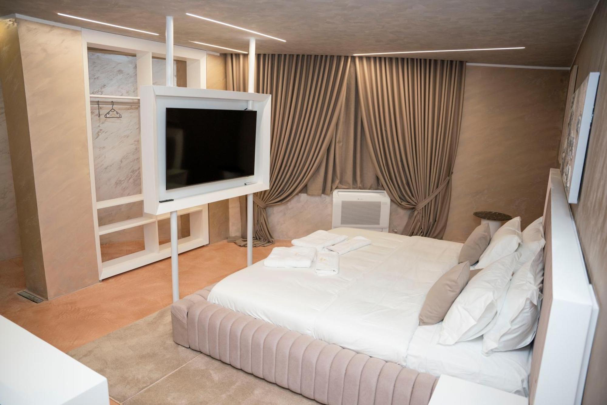 Hotel Pernoca Durres Bagian luar foto
