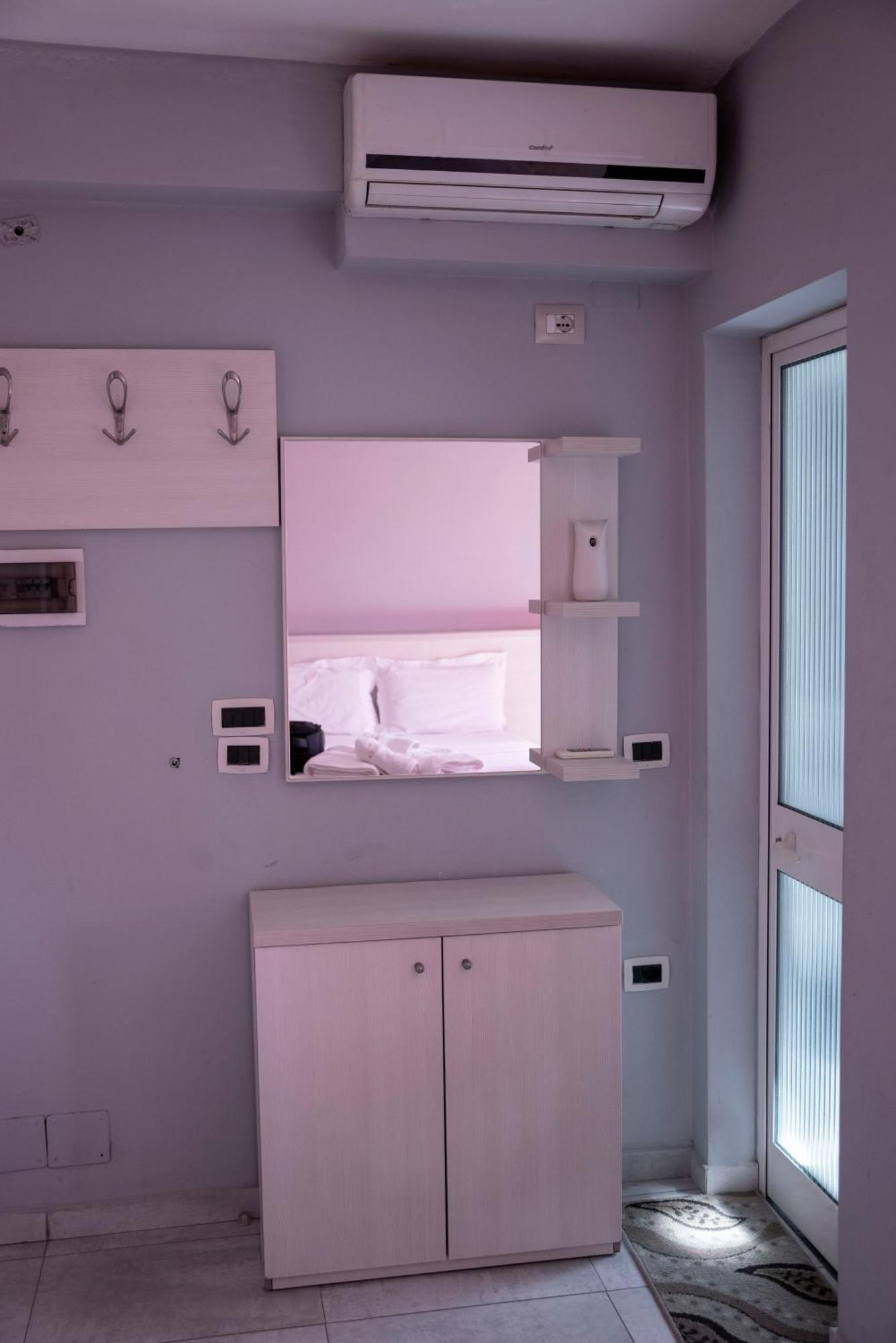 Hotel Pernoca Durres Bagian luar foto