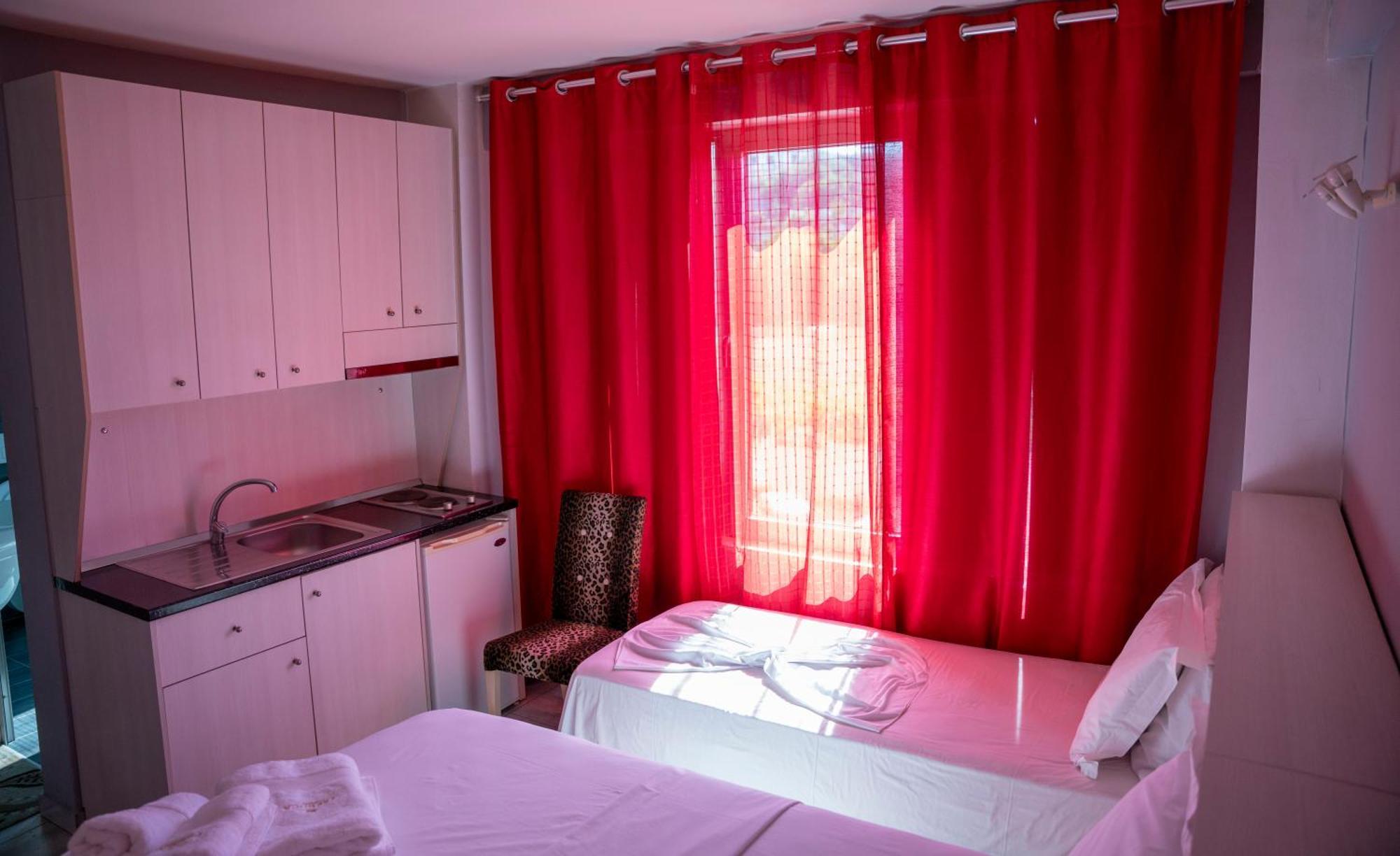 Hotel Pernoca Durres Bagian luar foto