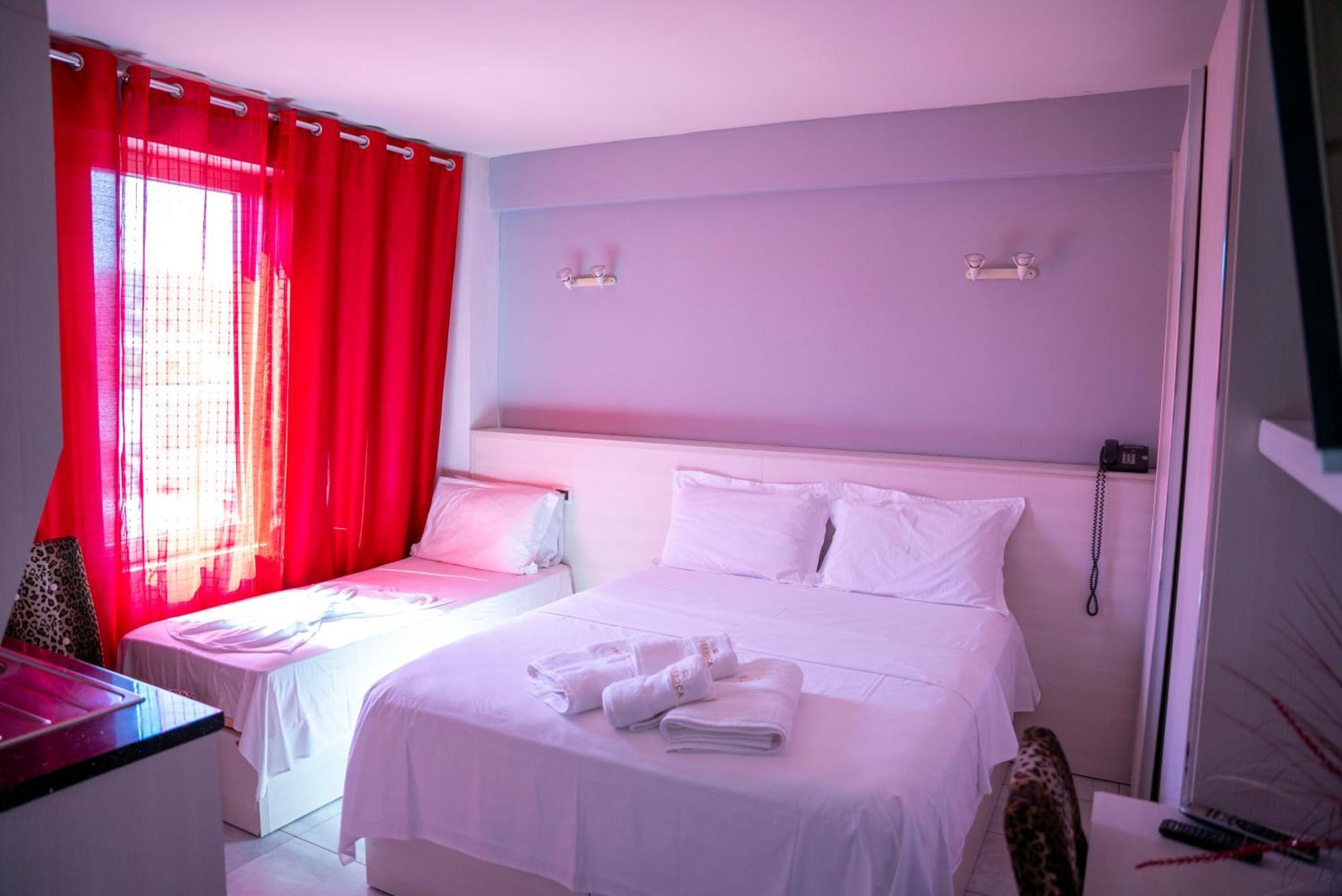 Hotel Pernoca Durres Bagian luar foto
